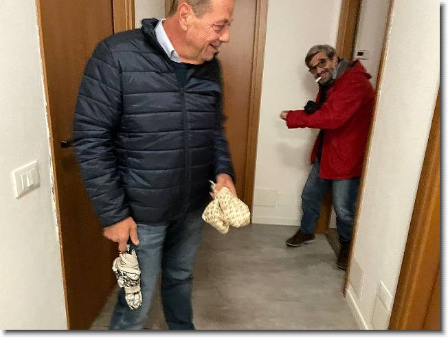 Clicca per scorrere le foto originali ingrandite